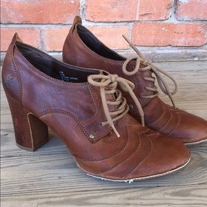 Frye Adrienne Oxford Brown Leather size 9 1/2